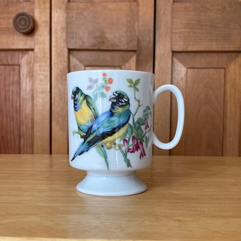 Vintage Song Bird Pedestal Mug